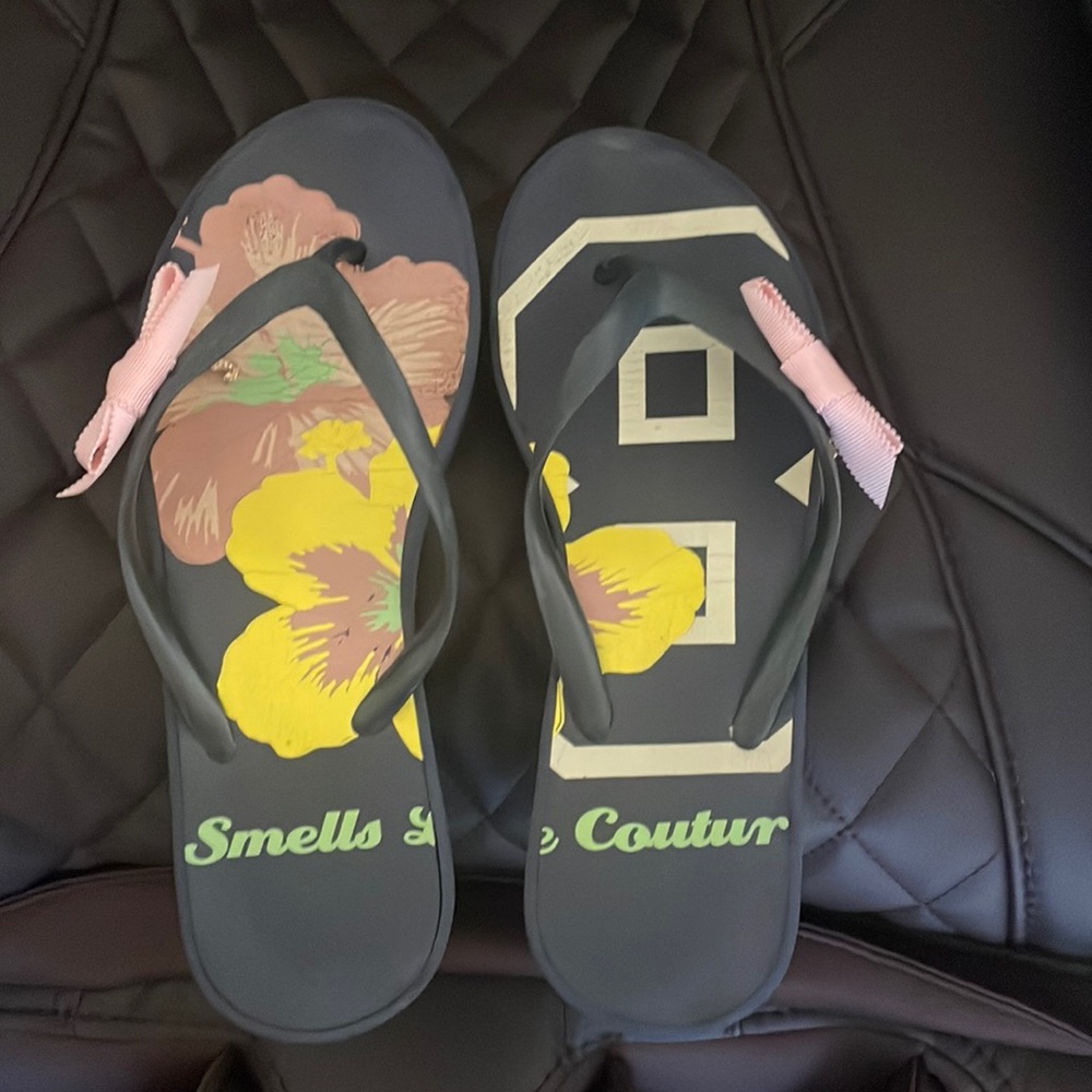Juicy Couture Flip Flop Sandals with pink bow & Juicy Charm.